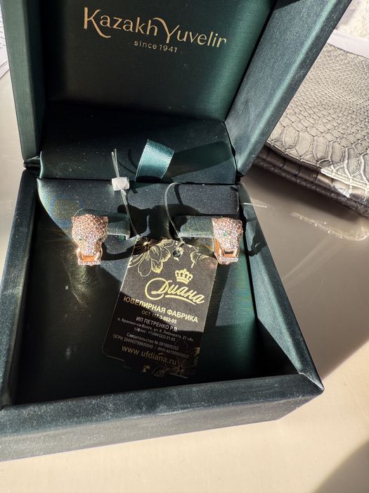 Золотые серьги пантера Cartier