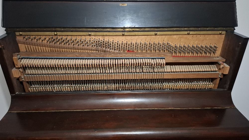 Pianina veche J. B. Frantz