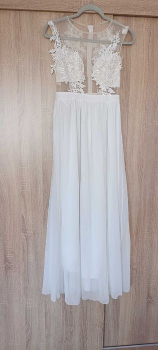 Продавам  красива сватбена рокля! Размер s
