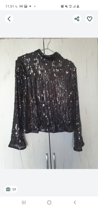 Блузи с пайети на HM- бежова и черна