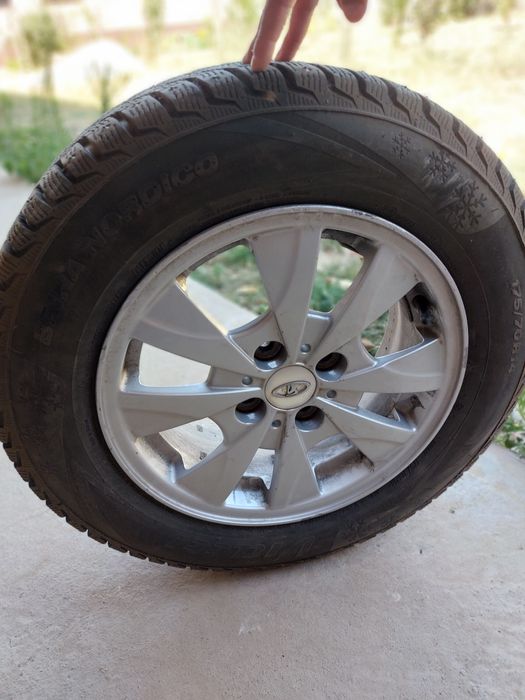 шины с дисками в хорошем состоянии