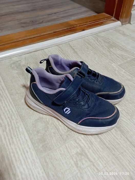 Кроссовки на девочку