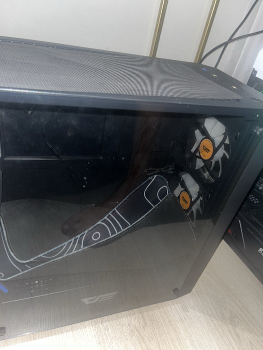 Корпус от компа почти новый