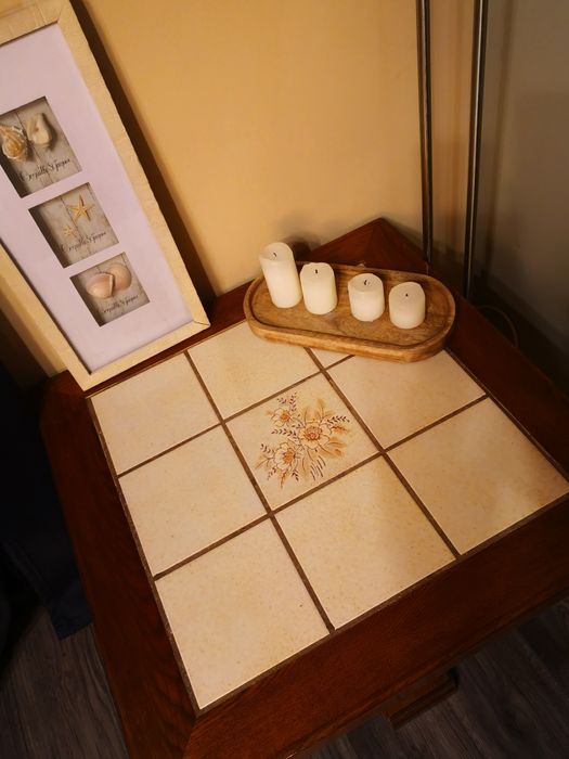 Холна маса от масивно дърво