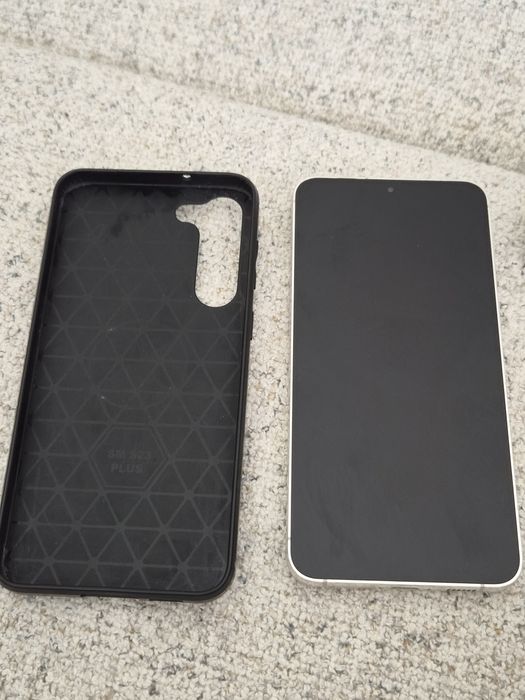 Продавам Samsung 23+