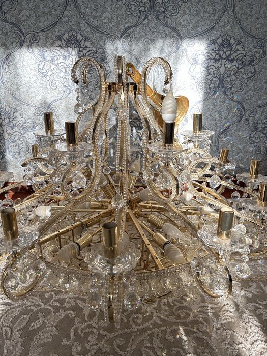 Продаются люстры