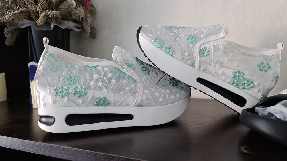 Продам новую обувь