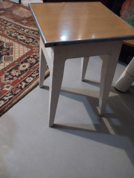 Табуреты  кухонные .