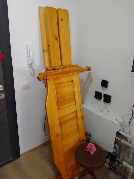 Дървено легло без подматрачна рамка, персон и половина