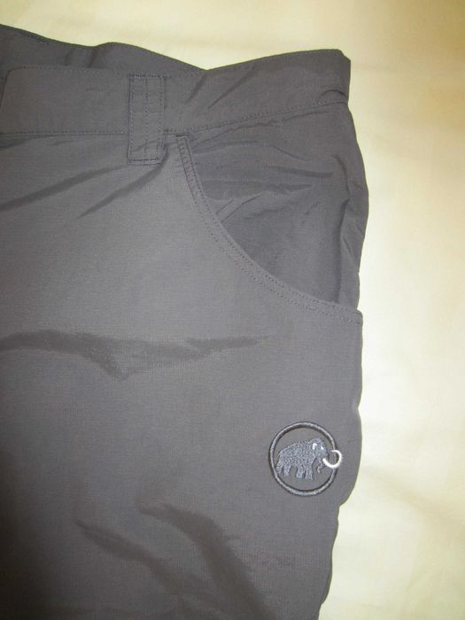 Pantalon bermude Mammut, masura 42-46, Talie=85cm,culoare gri-inchis, stare f. buna - ca nou