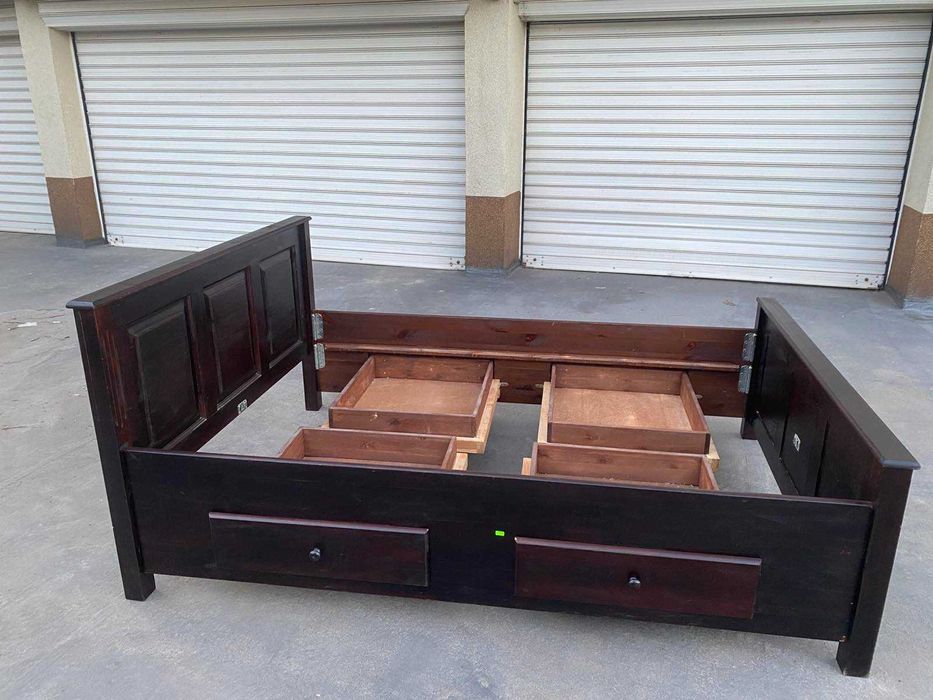 Спалня с чекмеджета