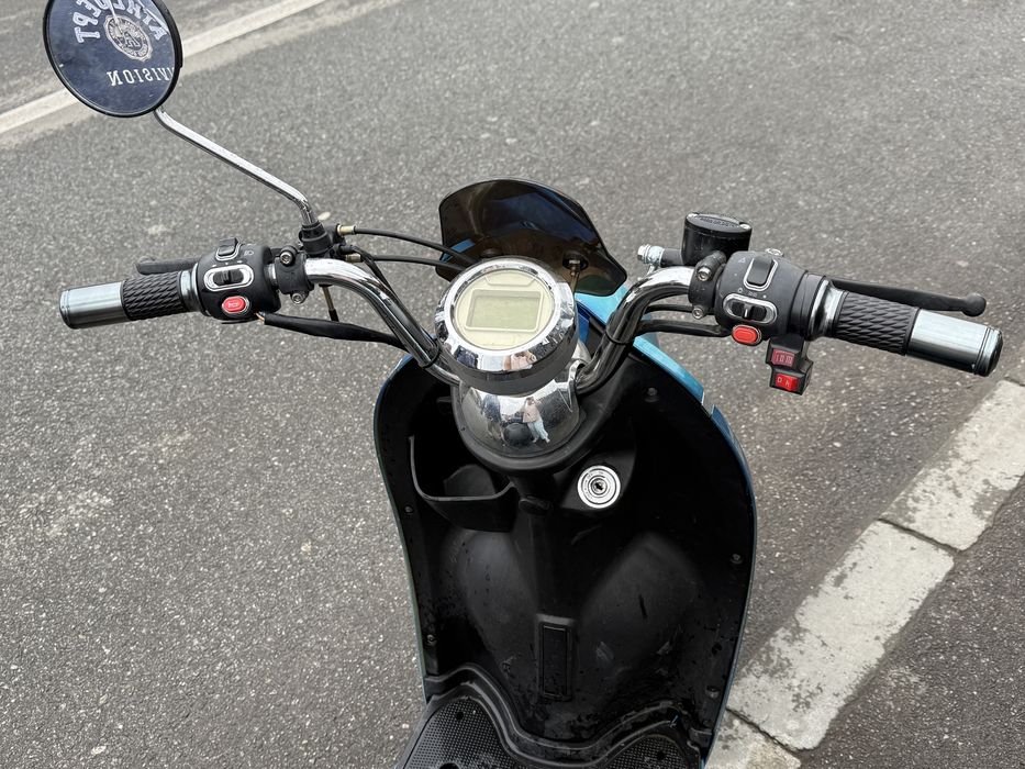 Triciclu electric cu trei roti