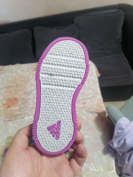 Децки маратонки адидас за момиче.