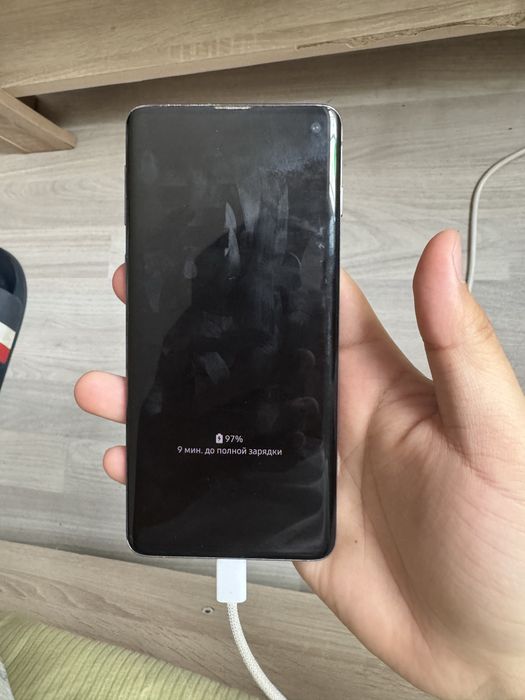 Самсунг С 10 128 гб, телефон шустрый и быстрый, стильный