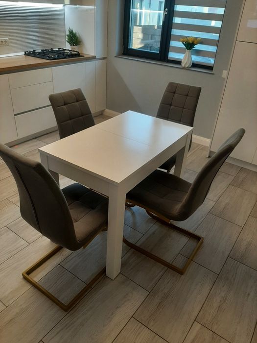 Masa extensibila cu 4 scaune