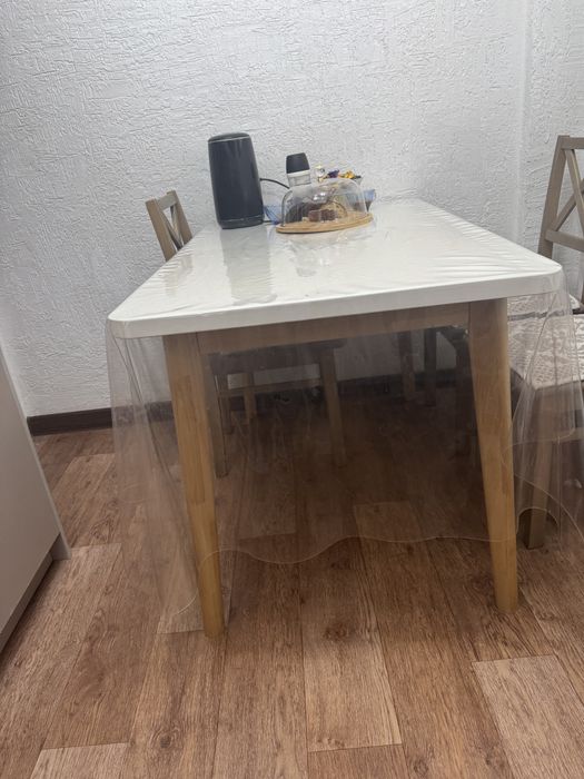 Продам кухонный стол со стульями