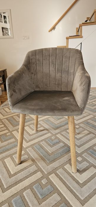 Scaun sufragerie 4 bucăți stare foarte buna