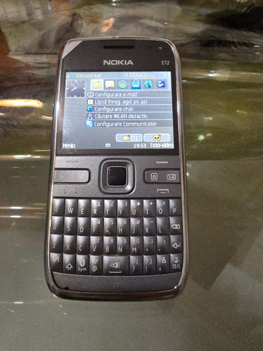 Vând Nokia E72 silver, meniu limba rămână, zero minute vorbite
