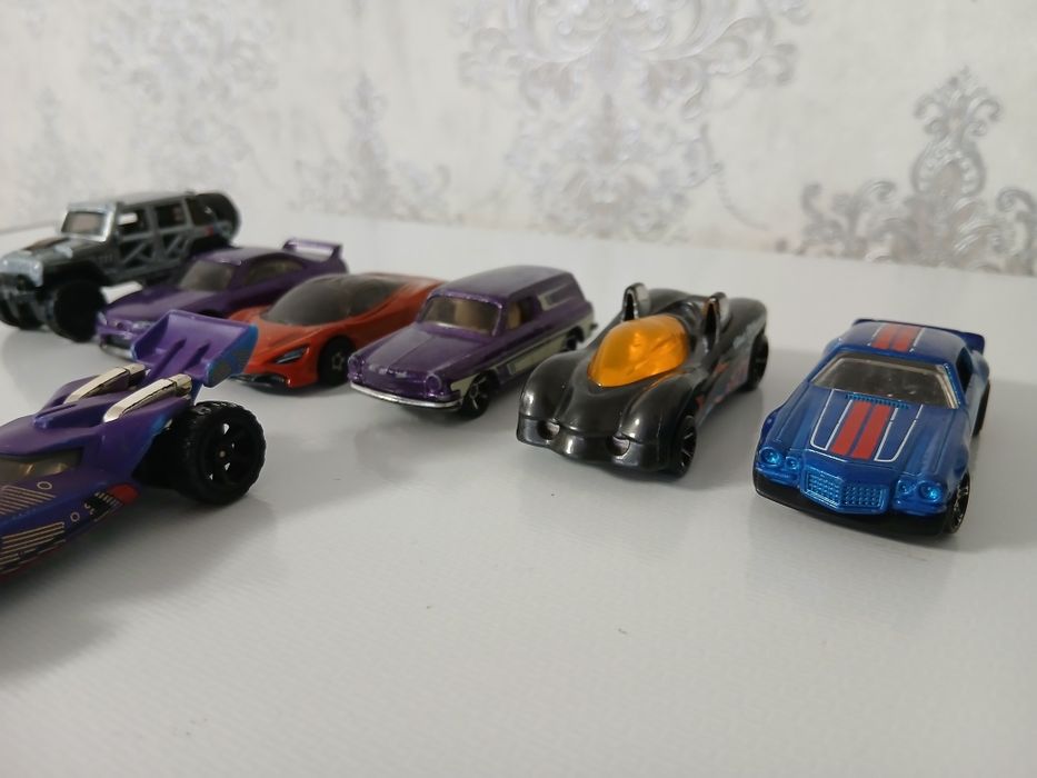 Продам машинки HotWheels