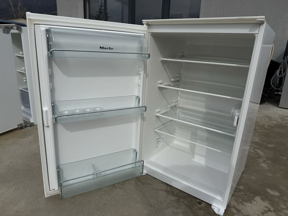 Малък хладилник за вграждане Миеле