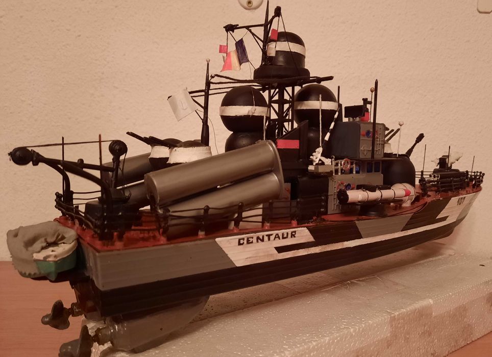 Navomodel navigant Vas de lupta Vapor cu telecomanda si iluminare