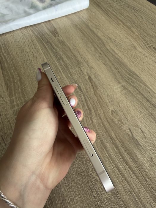 Iphone 13 с подарък няколко калъфчета
