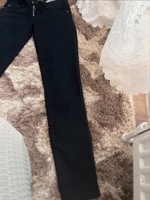 GUESS blugi originali marime xs/s purtati o singura data.