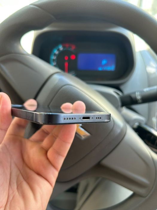 Продам Iphone 12 в хорошом состояние