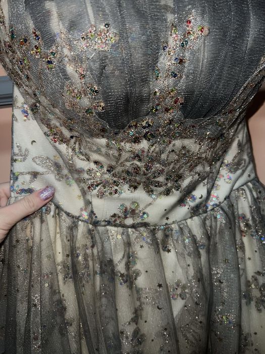 Вечернее блестящее платье