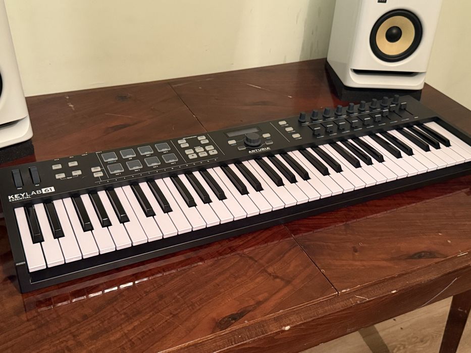 Midi klavish/ Midi клавиатура Arturia Keylab Essenrial 61 MKII