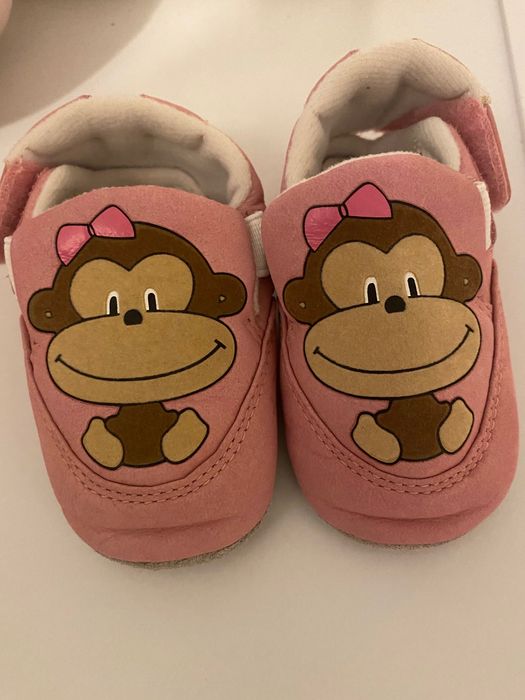 Бебешки дрешки( пантофи, маратонки, рокля) за момиче