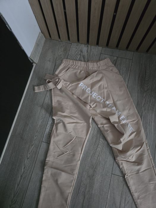 Pantaloni de trening ,noi