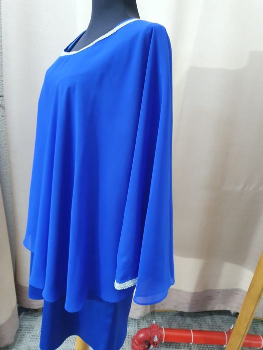 Rochie dreapta din tafta elastica cu capă