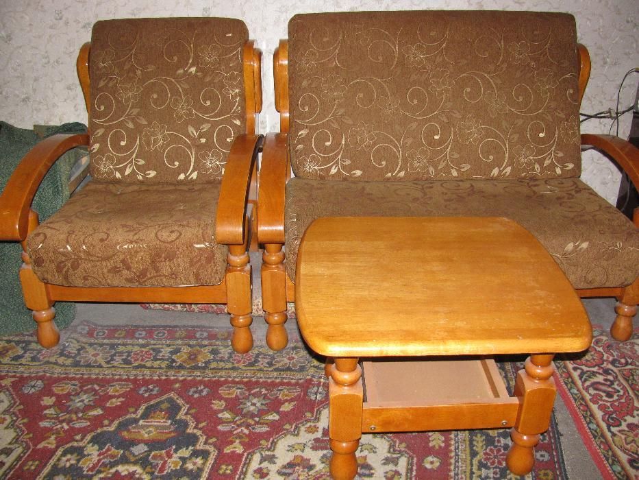 Продам комплект мебели.