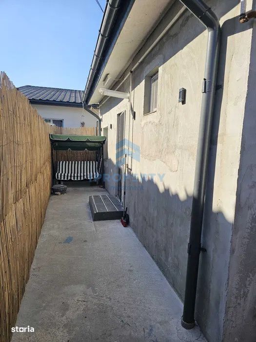 Inchiriere Casa 2 camere +curte  zona Rahova