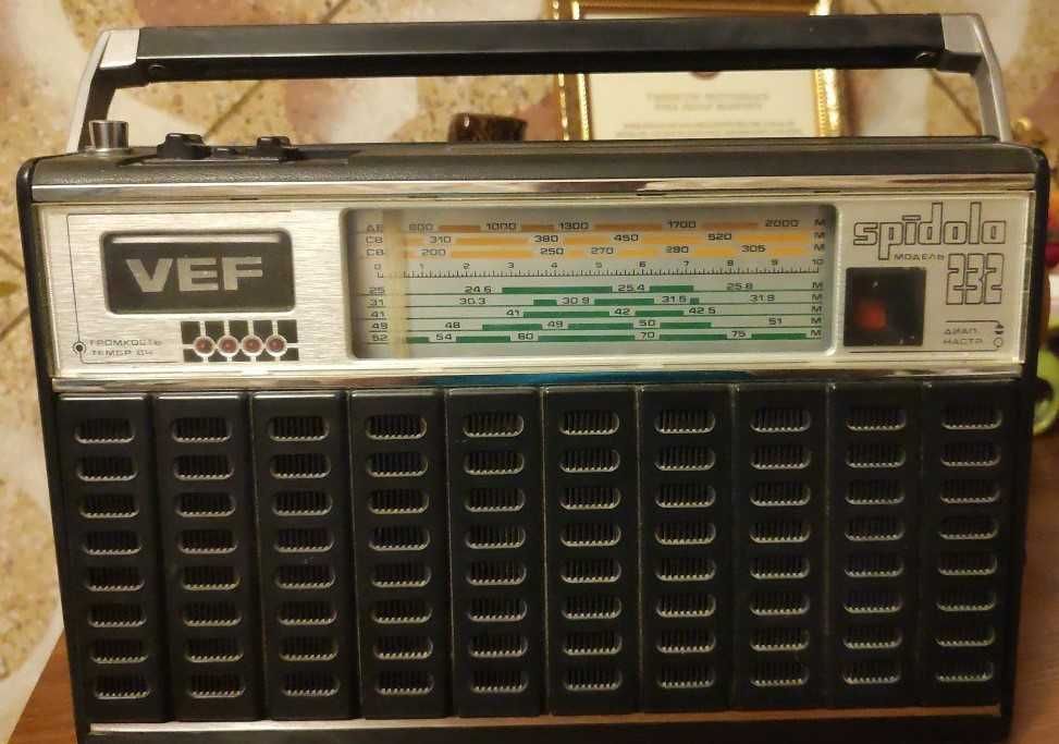 VEF Spidola 232 — винтажный радиоприёмник СССР (Рига) Латвия