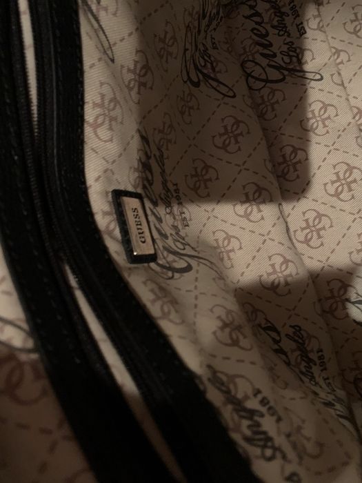 Vând geanta guess autentica din piele