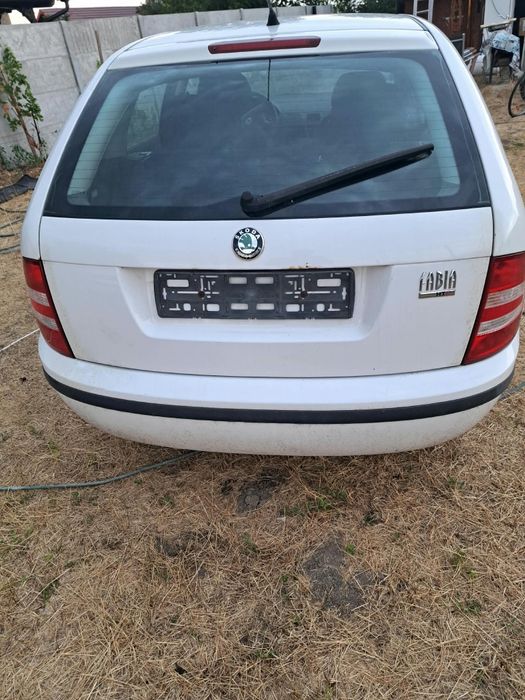 Skoda Fabia Combi 1.2 benzină, 2006 – pentru dezmembrări – 400 €
