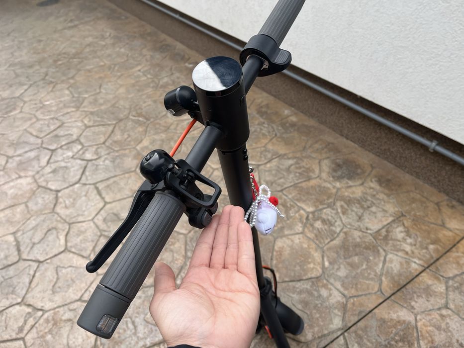 Vand trotineta XIAOMI SCOOTER ELITE in garantie (10 km)