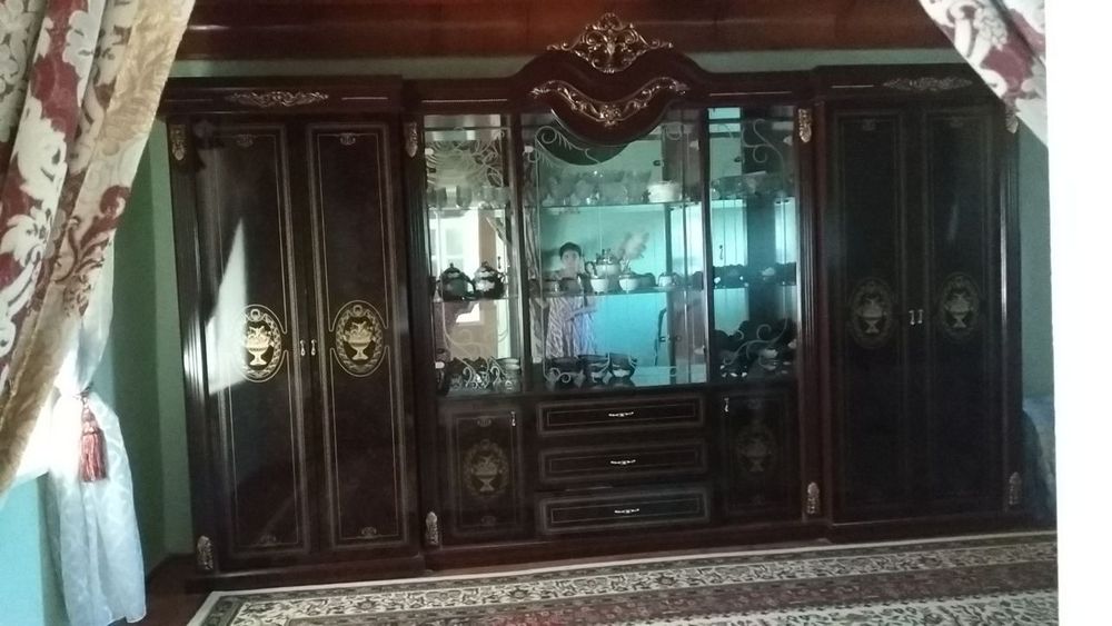 Стенка сотилади для зала