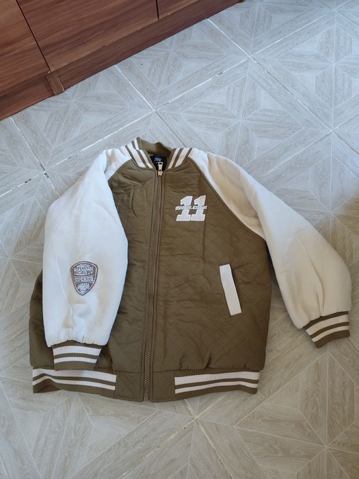 Продам куртку новую