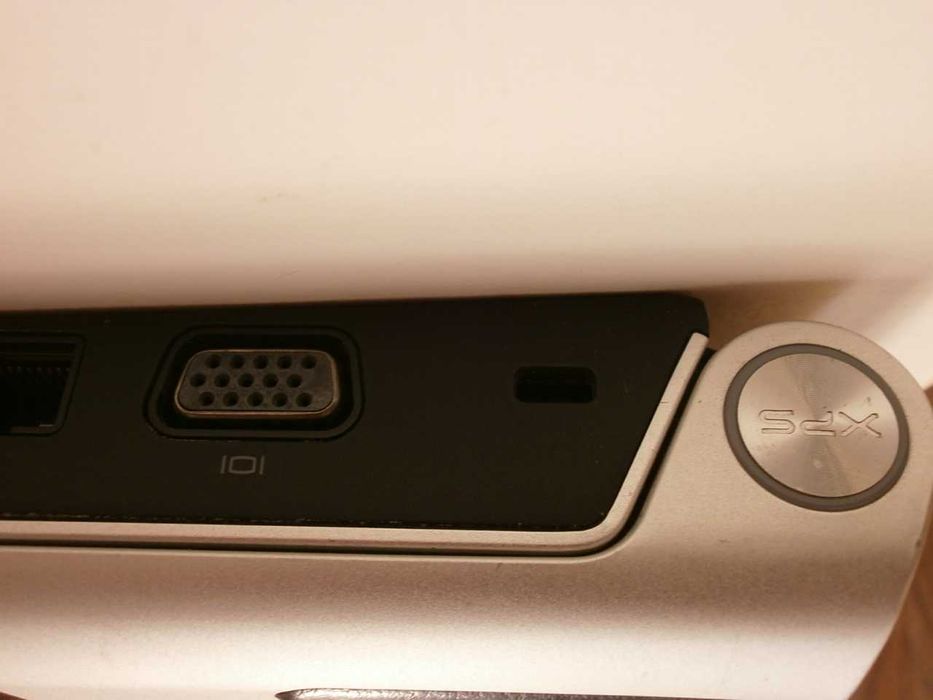 Dell Studio XPS 13.3" Лаптоп Notebook Intel 2.4GHz 4GB GeForce 9500M