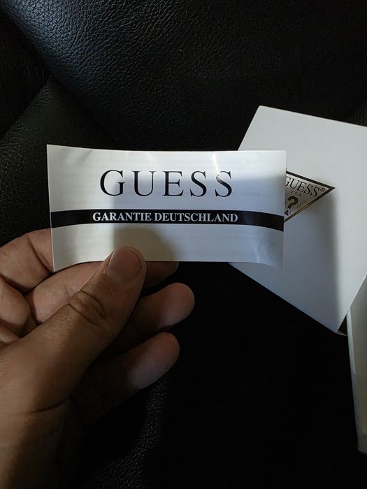 Часовник guess чисто нов