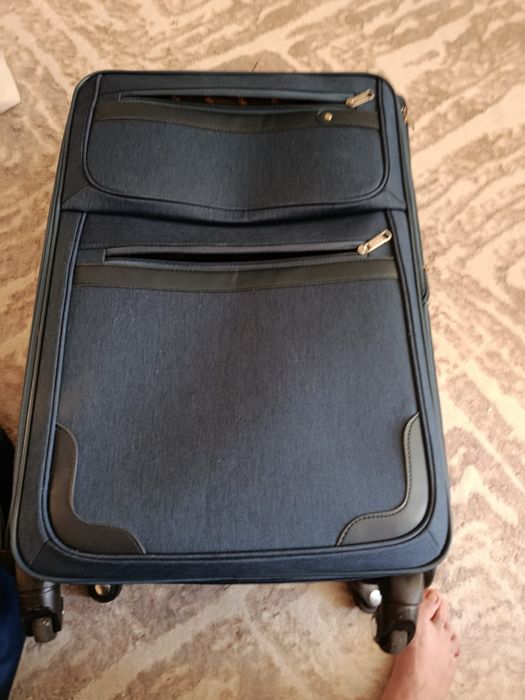 Продам чемодан большой