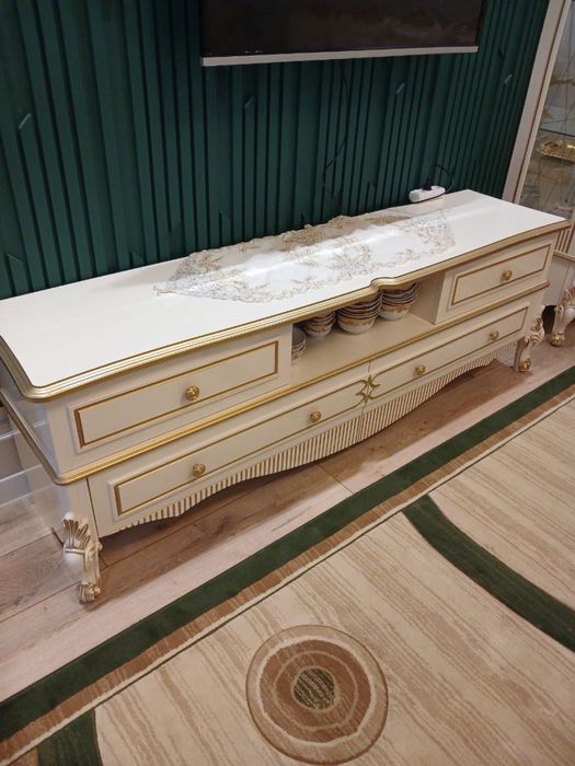 Mebellar komplekt sotiladi. 12ta Stol, stull. 2ta kamod, pastavka.