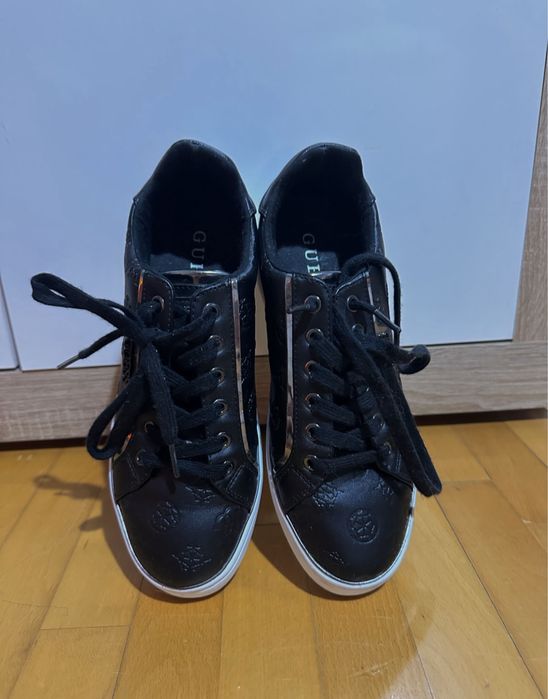 Оригинални обувки Guess-номер 38
