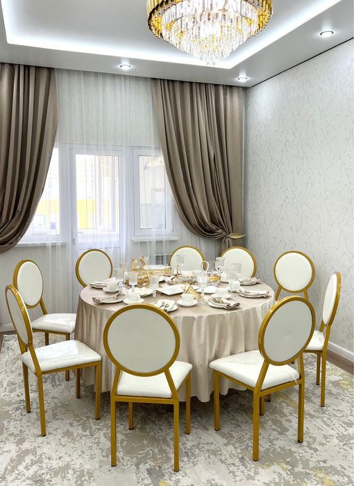 Аренда столов с посудами и бесплатная доставка.