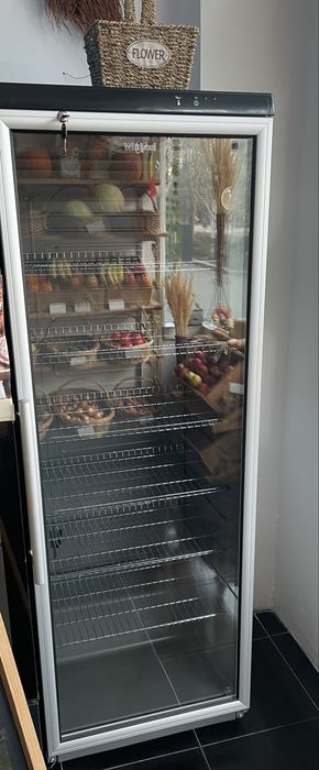 Vand vitrina expunere lactate/prajituri impecabila !