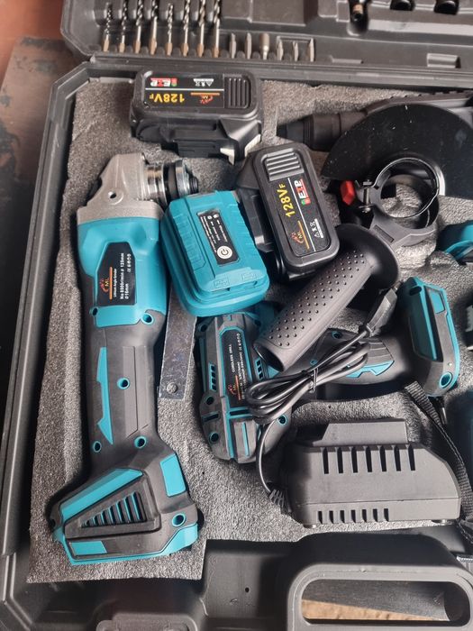 Set scule 4 bucati cu acumulatori, nou!