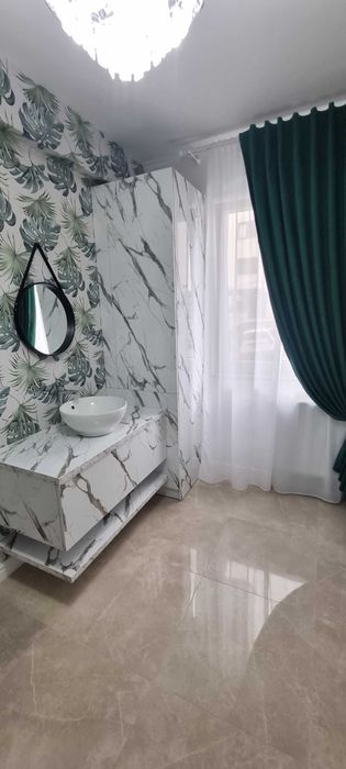 Camera de închiriat în salon nou